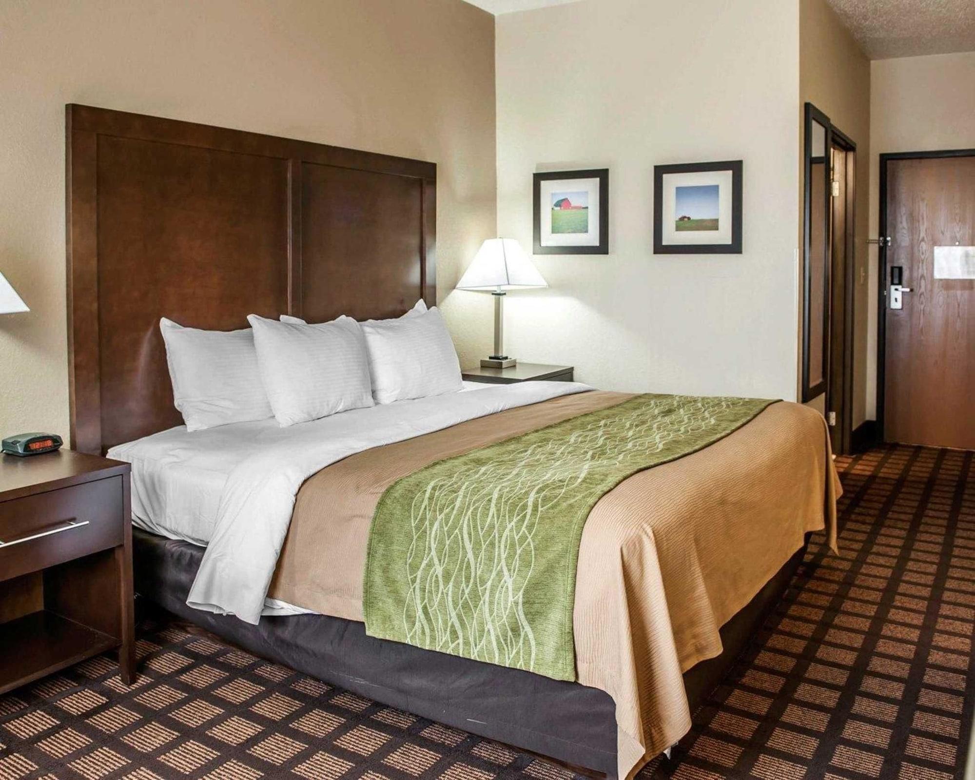 Baymont By Wyndham I-70 Hotel